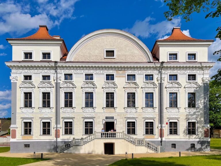 Sapieha Palace: A High Baroque Residence in Vilnius