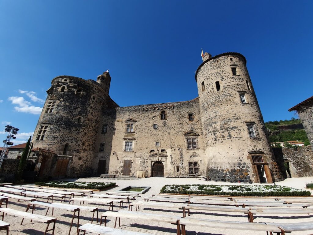 Château de Saint-Vidal: A Medieval Fortress Adapted for Artillery 2 Château de Saint-Vidal