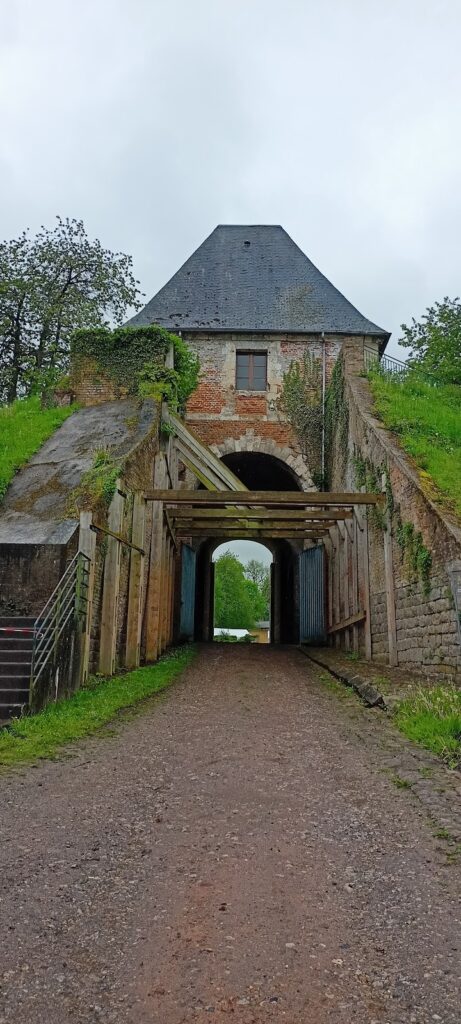 Citadel of Doullens: A French Frontier Fortress and Detention Complex 1 Citadel of Doullens