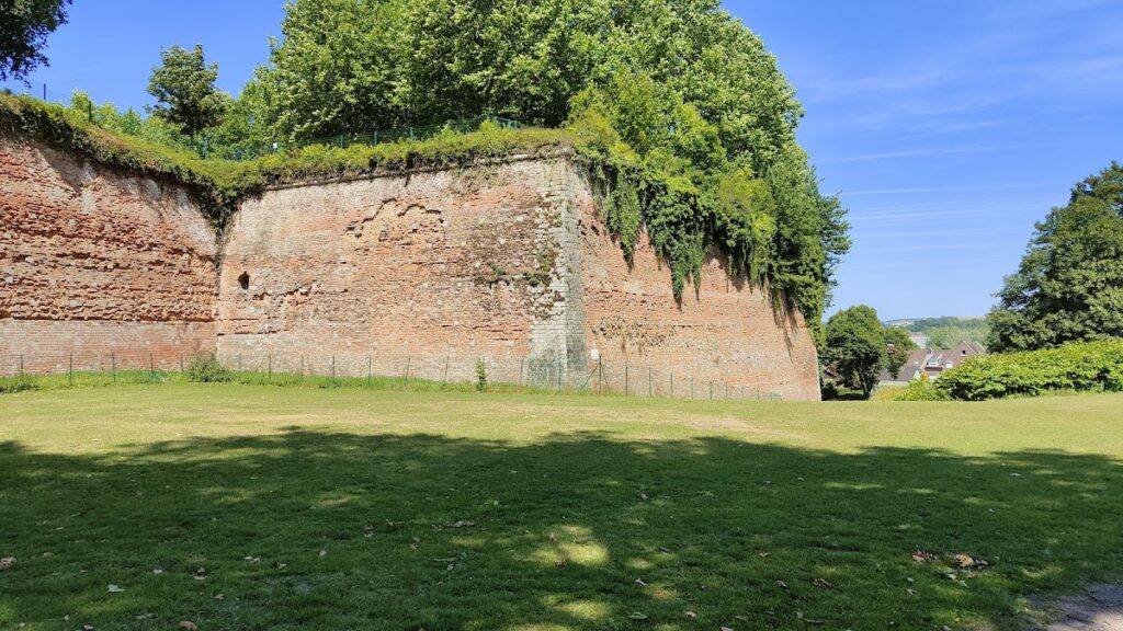 Citadel of Doullens: A French Frontier Fortress and Detention Complex 2 Citadel of Doullens