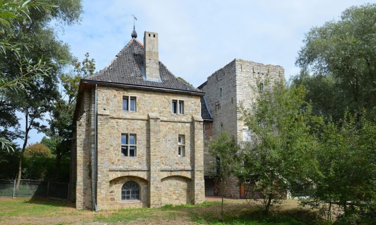 Soerser Haus: A Medieval Manor House in Aachen, Germany