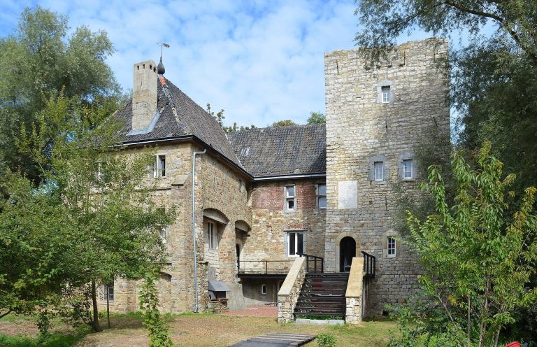 Soerser Haus: A Medieval Manor House in Aachen, Germany