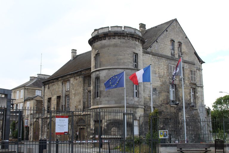 Château de Creil: A Fortified Castle and Royal Residence in France