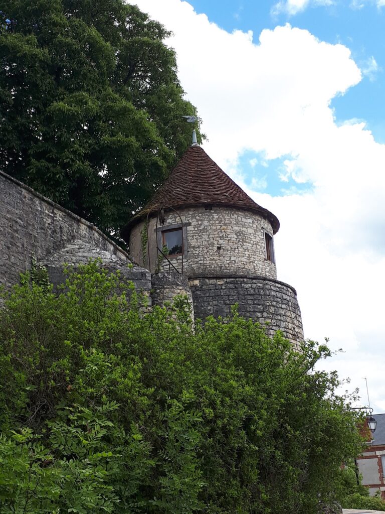 Château de Dun-sur-Auron: Medieval Castle and Royal Fortress 2 Château de Dun-sur-Auron
