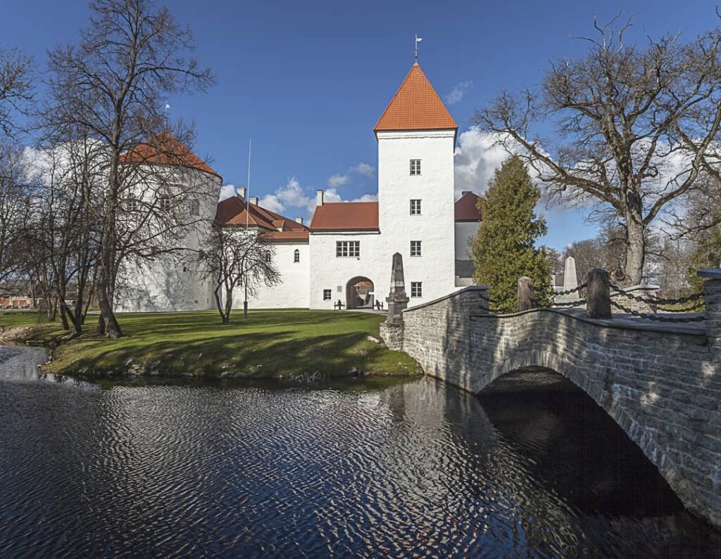 Koluvere Castle: A Medieval Episcopal Fortress and Manor in Estonia 2 Koluvere Castle