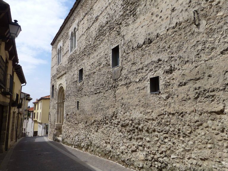 Palacio de Pedro I: A Romanesque Palace in Cuéllar, Spain