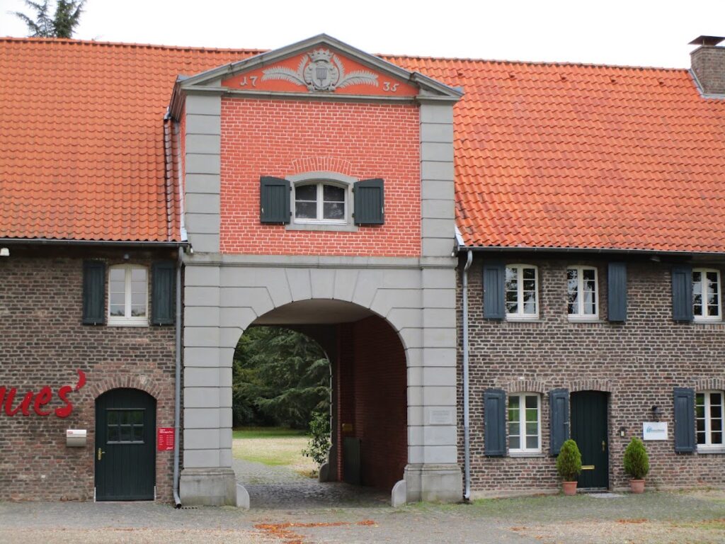 Haus Meer: A Former Premonstratensian Convent and Manor House in Germany 1 Haus Meer