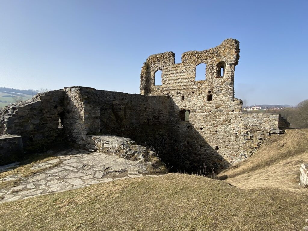 Starý Zámek: A Gothic Castle Ruin in Czechia 2 Starý Zámek