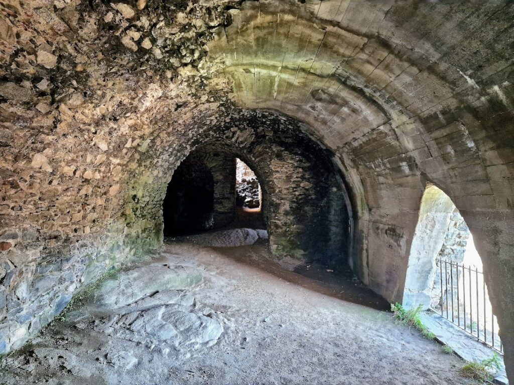 Starý Zámek: A Gothic Castle Ruin in Czechia 4 Starý Zámek