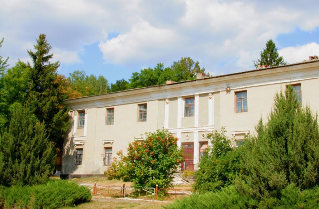 Raciborowski Estate: A Palace-and-Park Complex in Makiv, Ukraine 1 Маєток Рациборовських