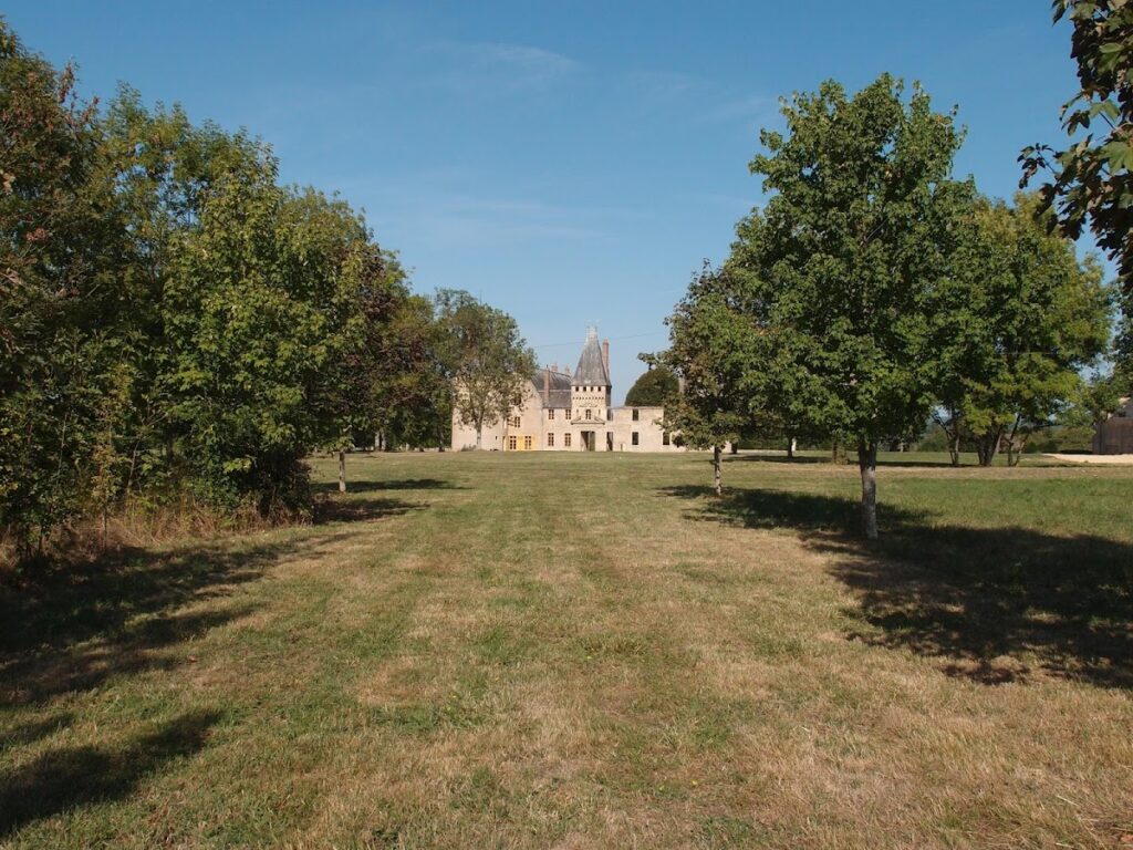 Château des Bordes: A Medieval Fortress and Renaissance Residence in France 1 Château des Bordes