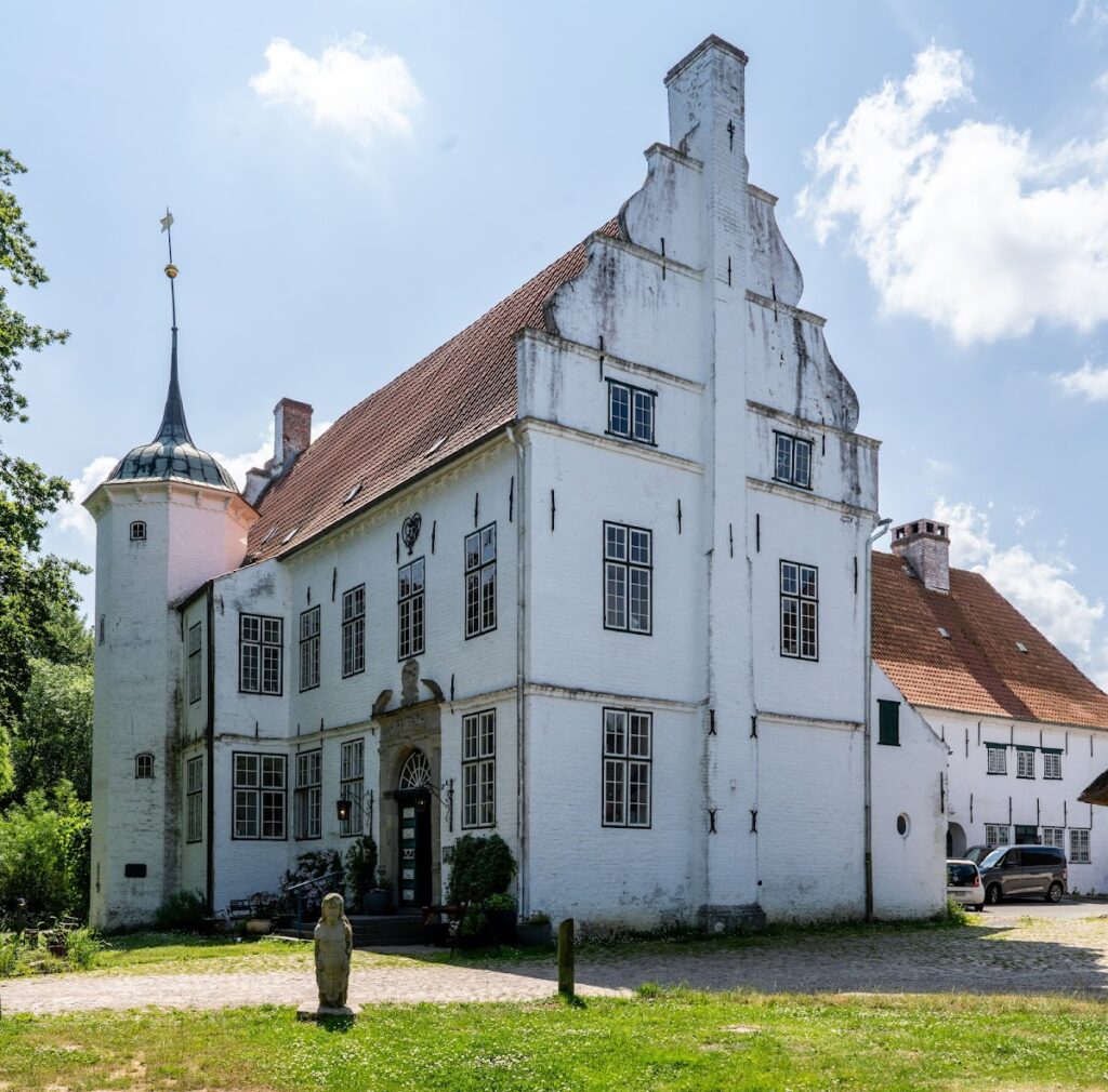 Hoyerswort Manor House: A Renaissance Estate in Germany 2 Hoyerswort manor house