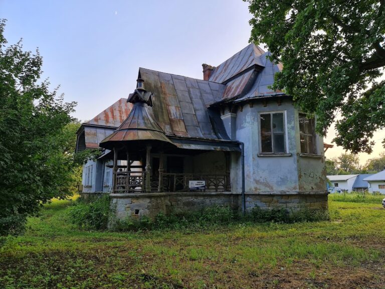 Dwór w Bykowcach: Manor House and Estate in Bykowce, Poland