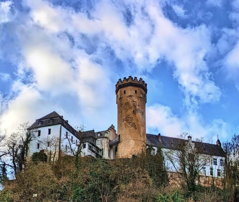 Dehrn Castle: A Medieval Hilltop Fortress and Noble Residence in Germany