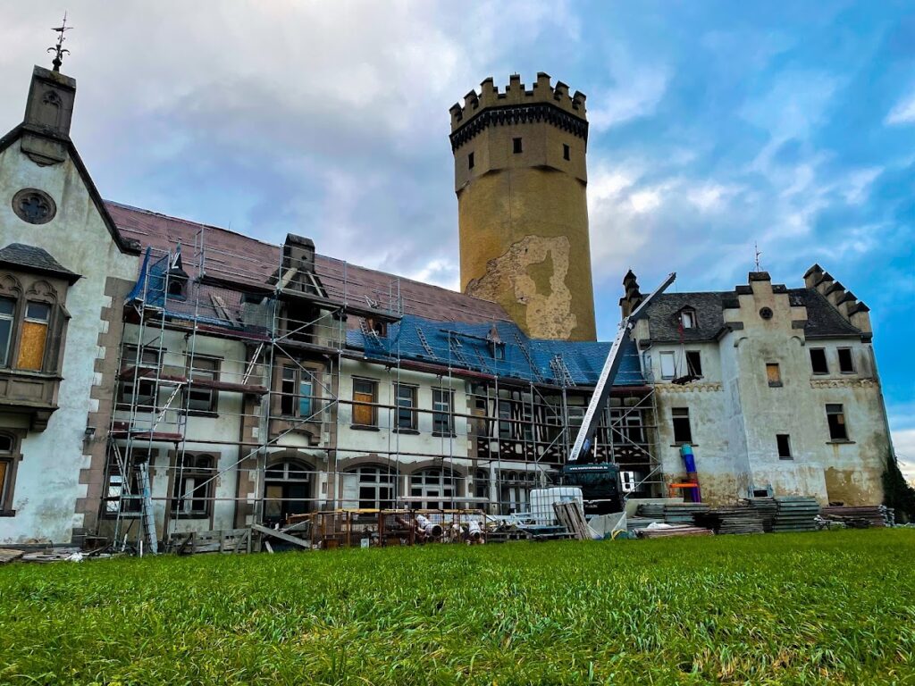 Dehrn Castle: A Medieval Hilltop Fortress and Noble Residence in Germany 2 Dehrn Castle