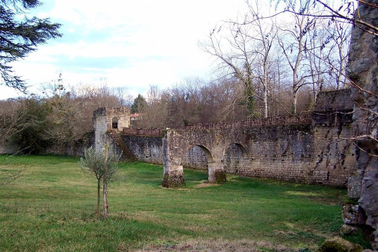 Pommiers Castle: A Medieval Fortified Settlement in France
