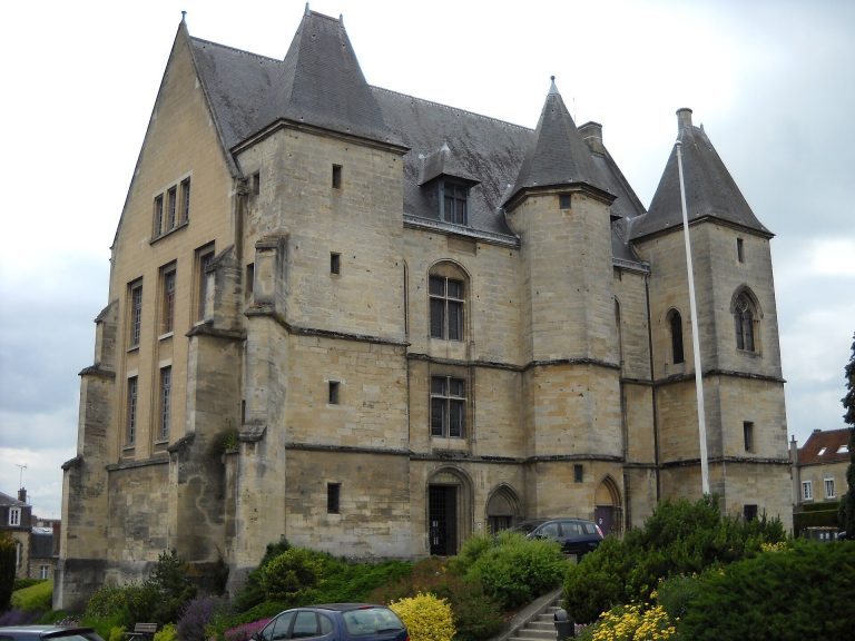 Château des Ducs (Argentan): A Medieval Ducal Residence and Historic Courthouse
