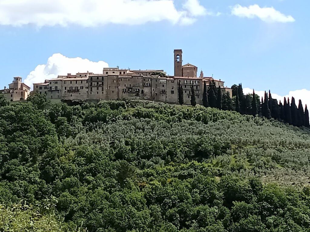 Rocca di Gualdo Cattaneo: A Late-Medieval Defensive Fortress in Italy 1 Rocca di Gualdo Cattaneo
