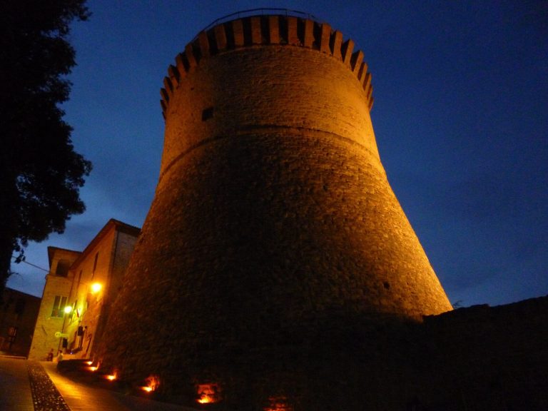 Rocca di Gualdo Cattaneo: A Late-Medieval Defensive Fortress in Italy