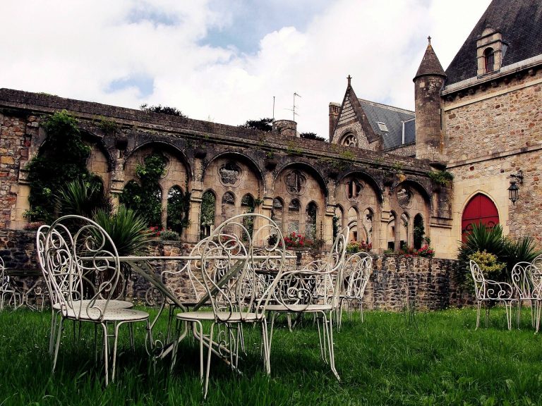 Domaine de Beaurepaire: A Historic Estate and Château in France