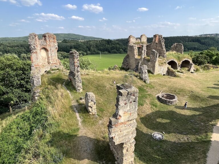 Zvířetice Castle: A Medieval Stronghold and Ruin in Czechia