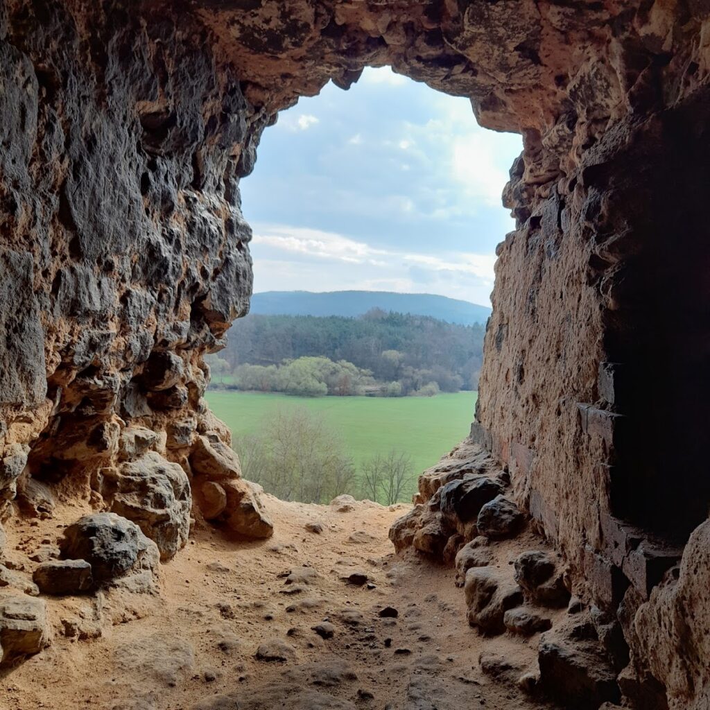 Zvířetice Castle: A Medieval Stronghold and Ruin in Czechia 4 Zvířetice Castle