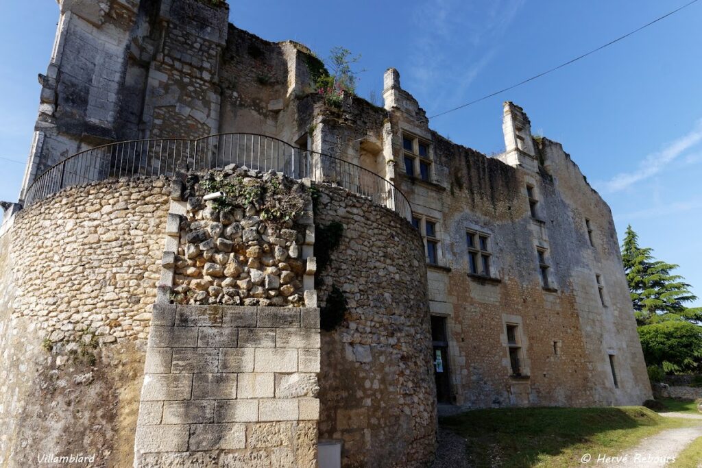 Château Barrière: A Medieval Castle in Villamblard, France 2 Château Barrière