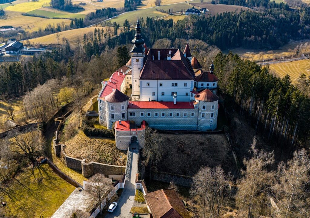 Schloss Weinberg: Medieval Castle and Renaissance Palace in Austria 2 Schloss Weinberg