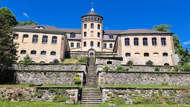 New Castle Hainewalde: A Baroque Palace in Germany