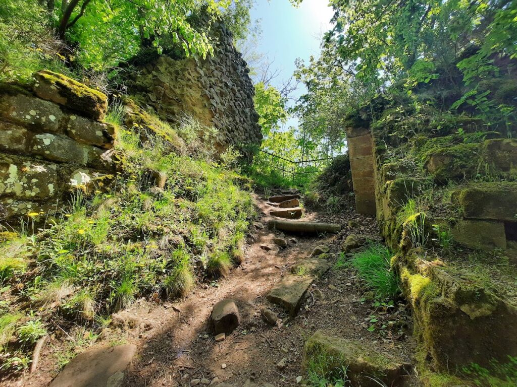 Hohenstein Castle: A Medieval Ruined Castle in France 2 Château de Hohenstein