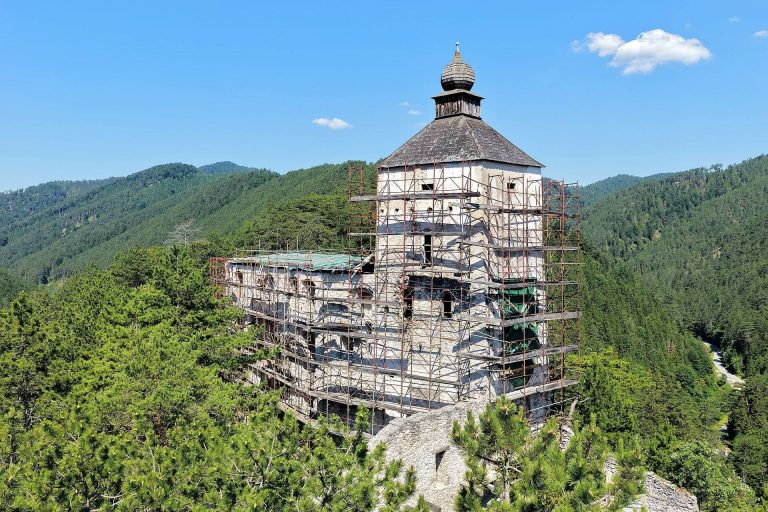 Burgruine Gutenstein: A Medieval Princely Castle in Austria
