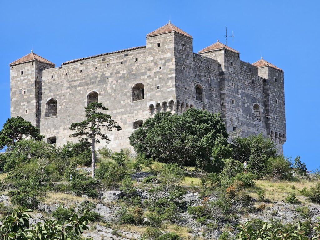 Nehaj Fortress: A Sixteenth-Century Habsburg Fortress in Croatia 2 Nehaj Fortress