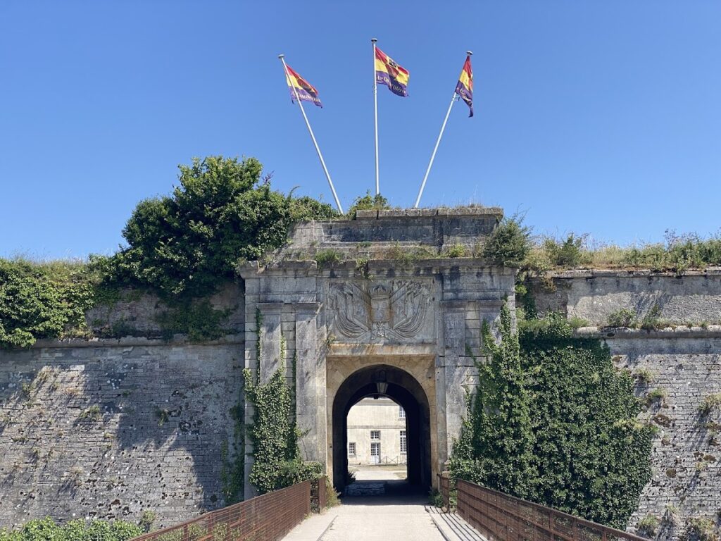 Citadelle du Château-d'Oléron: A Bastioned Fortress in France 2 Citadelle du Château d'Oléron