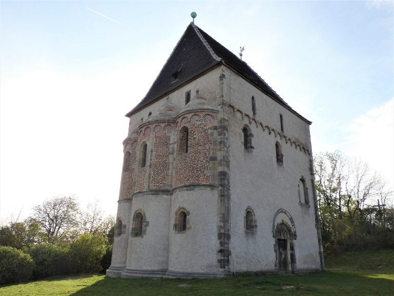 Doppelkapelle Sanctae Crucis: The Romanesque Double Chapel of Landsberg Castle