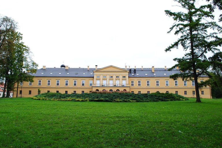 Palace in Koszęcin: A Neoclassical Cultural Complex in Poland