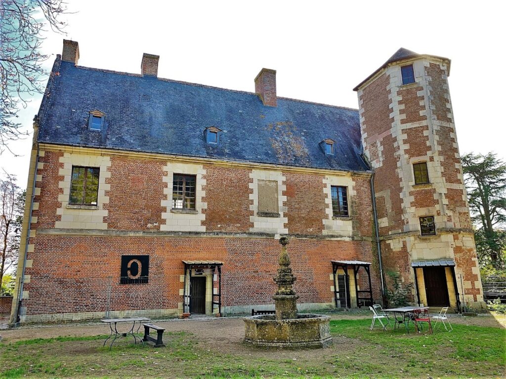 Château de Plessis-lez-Tours: A Royal Residence in France 1 Château de Plessis-lez-Tours