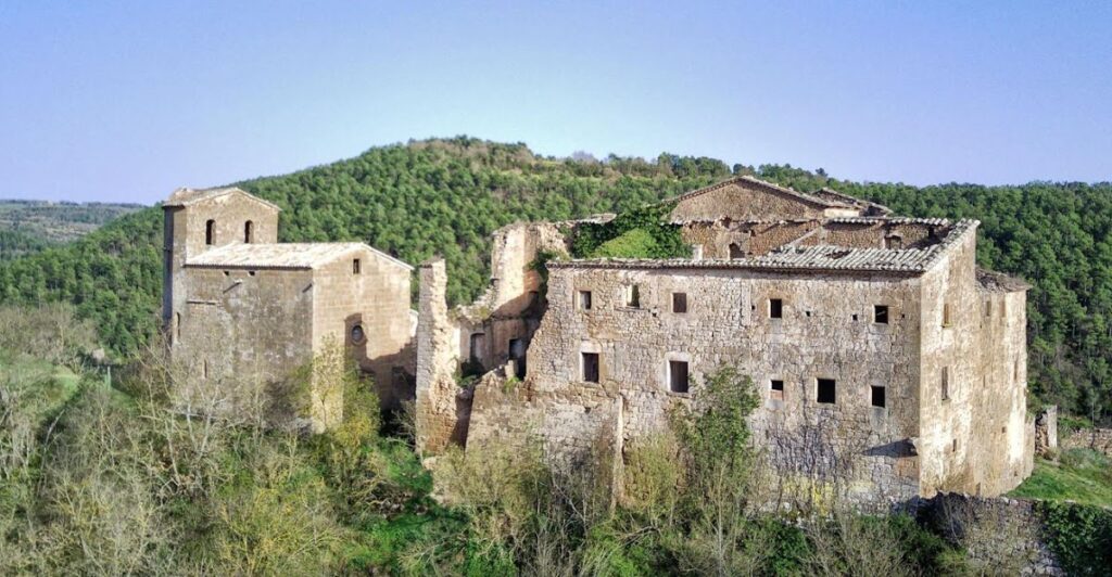Castell de Llanera: A Territorial Castle and Seigneurial Manor in Spain 2 Castell de Llanera