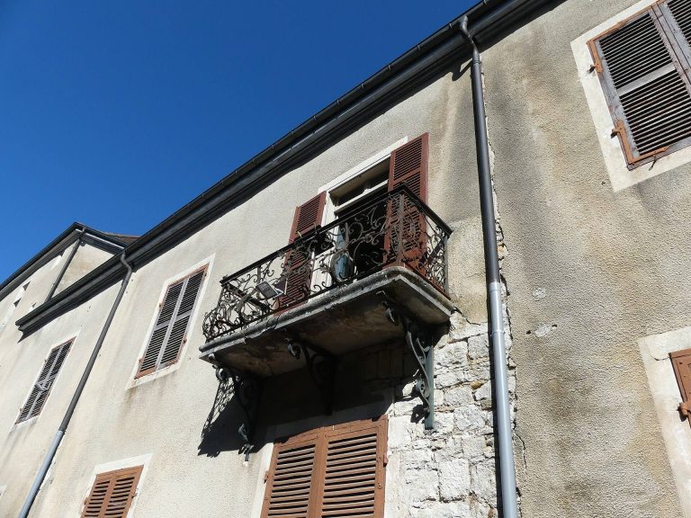Château de Dortan: A Historic Manor and Former Fortress in France