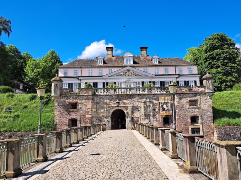 Schloss Pyrmont: A Baroque Palace on a Former Fortress Island in Germany