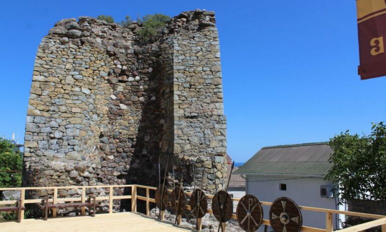 Aluston: A Byzantine and Genoese Fortress in Crimea