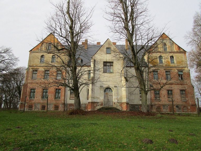 Schloss Lüssow: A Neorenaissance Manor House in Germany