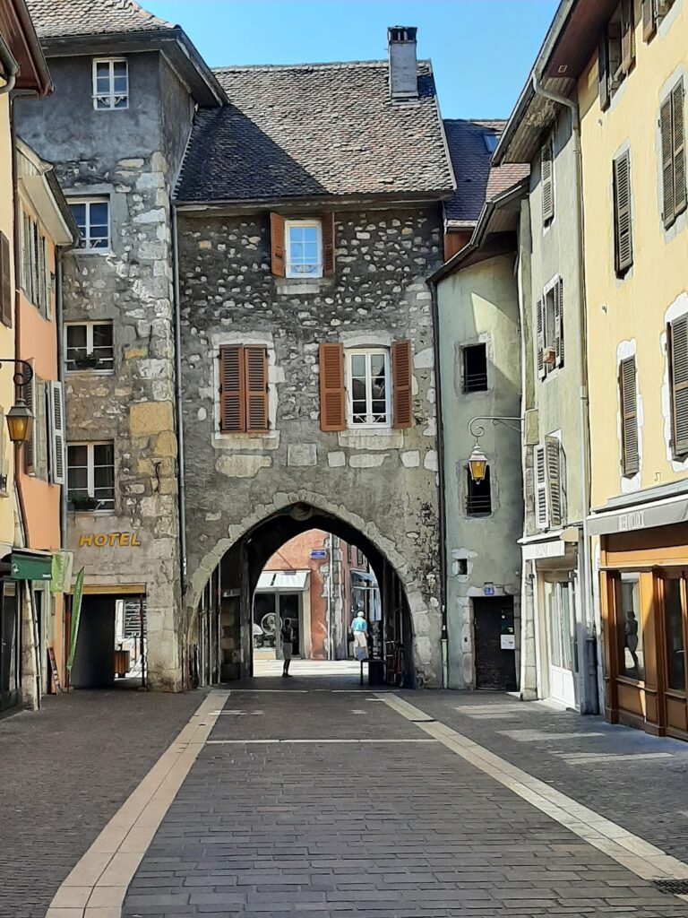 Palais de l'Isle: A Medieval Fortified House and Prison in Annecy 3 Palais de l'Isle