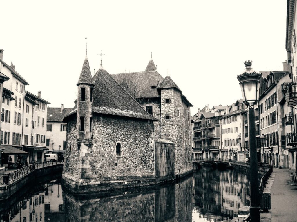 Palais de l'Isle: A Medieval Fortified House and Prison in Annecy 4 Palais de l'Isle