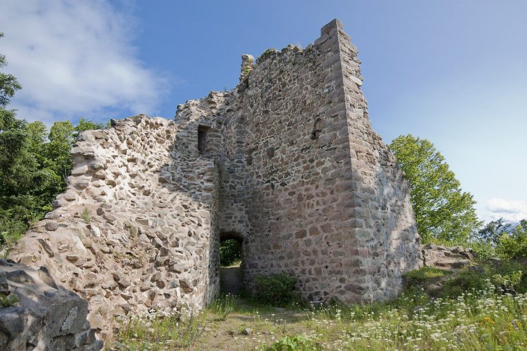 Schrankenfels: A Medieval Fortified Castle Ruin in France