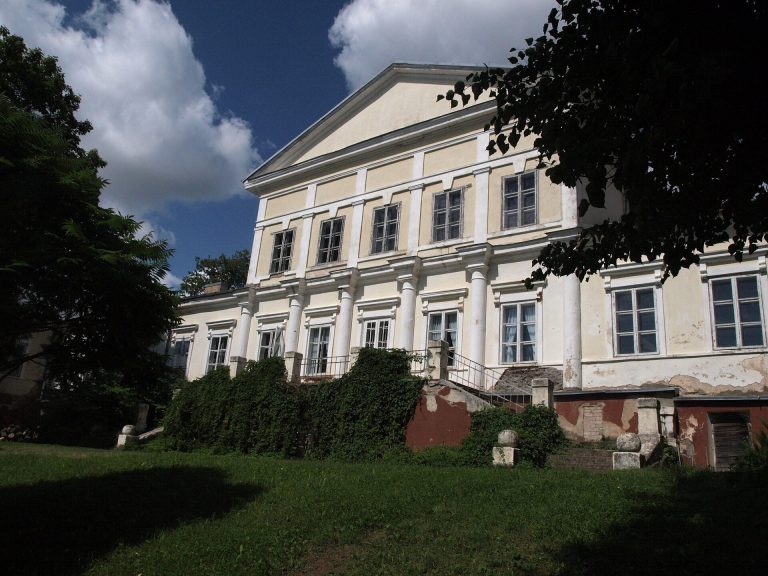 Salos Manor: A Neoclassical Estate in Lithuania