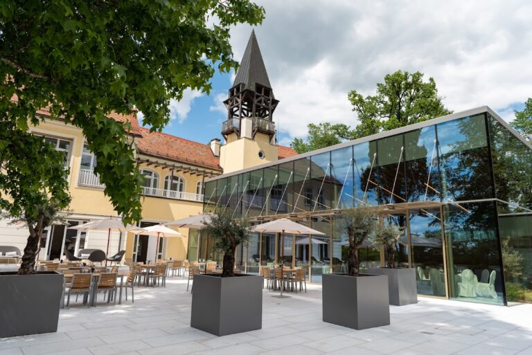 Vasoldsberg Castle: A Styrian Farmstead and Small Schloss