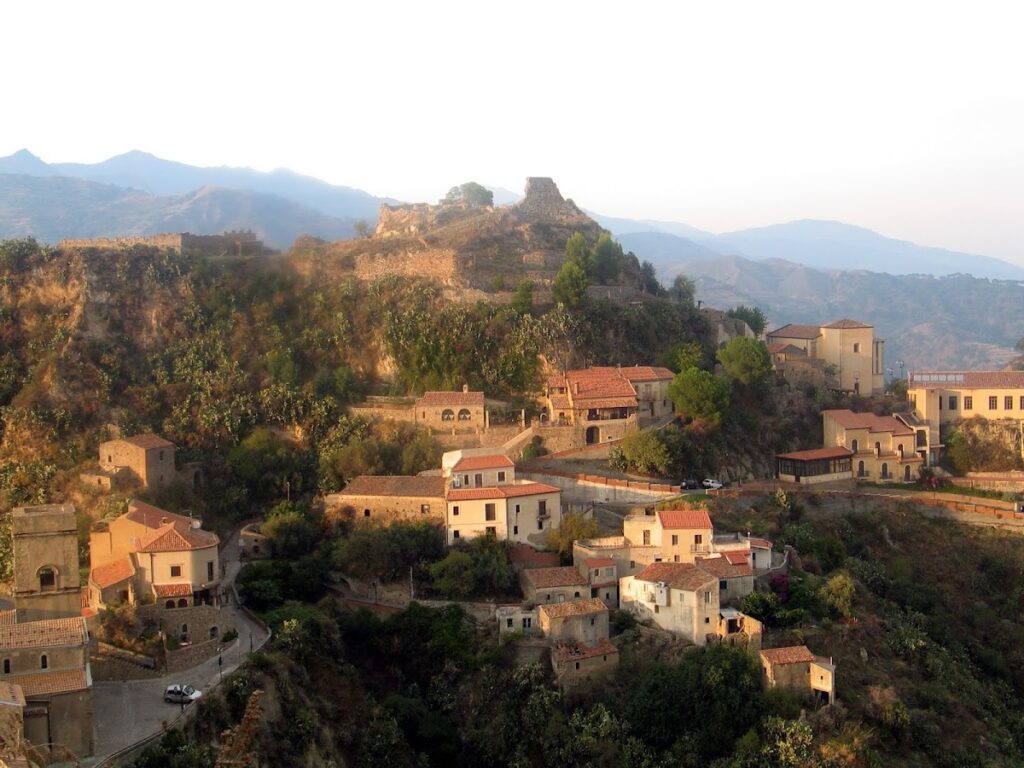 Castello di Pentefur: Medieval Seat of Power in Savoca, Sicily 1 Castello di Pentefur