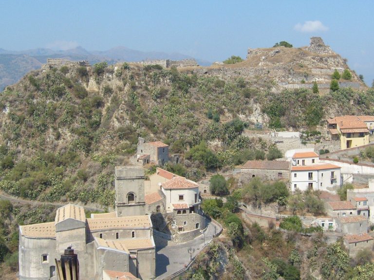 Castello di Pentefur: Medieval Seat of Power in Savoca, Sicily