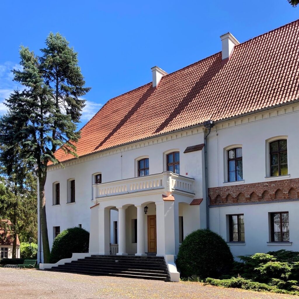 Szamotuły Castle: A Polish Noble Residence and Museum Complex 1 Szamotuły Castle