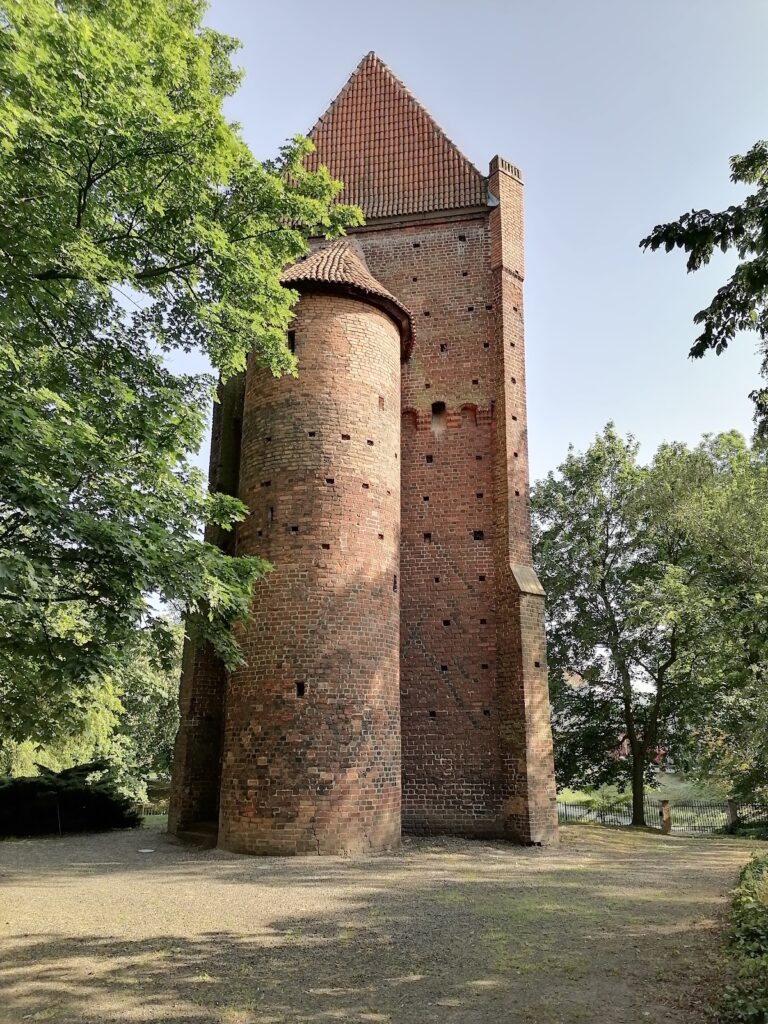 Szamotuły Castle: A Polish Noble Residence and Museum Complex 3 Szamotuły Castle